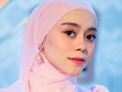 Viral Lesti Kejora Umroh Bawa Foto Rizky Billar, Netizen Geram: Editan Itu!