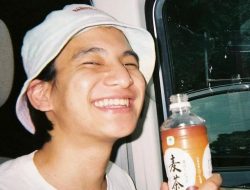 Lirik Lagu Temple Fair – Phum Viphuri