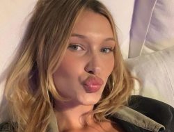 Cuma Pakai Celana Dalam di Paris Fashion Week, Bella Hadid Diguyur Cat: Sejarah Baru!