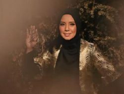 ‘Jangan Habis Air Mata’ Tya Ariestya Pertama Kali Umrah, Tak Henti Nangis di Depan Kabah