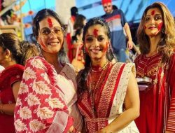 9 Artis India Rayakan Festival Durga Puja, Ada Kajol hingga Rani Mukherji