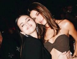 Perdana! Geger Hailey Bieber dan Selena Gomez Foto Bareng, Posenya Manis Banget
