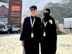 8 Potret Kakak Lesti Kejora Ajak Tunangan Umrah, Dicurigai Sudah Nikah
