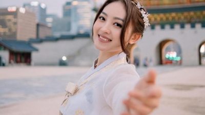 7 Potret Natasha Wilona Liburan di Korea, Tampil Cantik dengan Hanbok