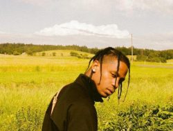 Ukurannya Tak Lazim, Tas Mewah Travis Scott Jadi Ledekan Netizen: Mau Minggat ke Mana Bang?