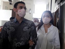 Telat Datang Sidang hingga Bikin Jessica Iskandar Geram, Pengacara Steven Sengaja?