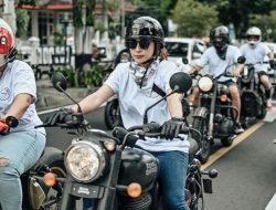 9 Potret Selvi Kitty Naik Motor Gede, Tampil Macho tapi Tetap Seksi