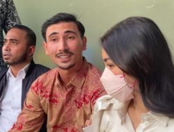 Vincent Verhaag Hadiri Sidang Tanpa Jessica Iskandar, Bawa Saksi Sesama Korban Penipuan