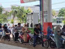 Meskipun Harga Pertamax Turun, Antrean di SPBU Lhokseumawe Masih Normal