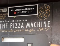 Penasaran Jajal Vending Machine Pizza, Pria Ini Terkejut dengan Hasilnya