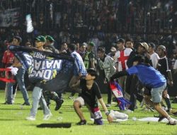 Derbi Berakhir Tragedi, Aremania Coreng Wajah Sepak Bola Indonesia