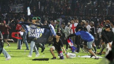 Derbi Berakhir Tragedi, Aremania Coreng Wajah Sepak Bola Indonesia