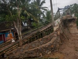 Diterjang Banjir, Jembatan di Lebak Banten Rusak Parah