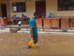Kembali Diterjang Banjir, Sekolah di Trenggalek Tertimbun Lumpur