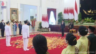 Presiden Lantik Sri Sultan Hamengku Buwono X sebagai Gubernur DIY