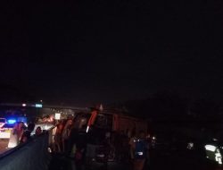 Sopir Mengantuk Bus Tabrak Pembatas Jalan di Tol Kejapanan, 3 Penumpang Tewas