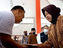 Mensos Beri Santunan dan Terjunkan Tim Psikolog untuk Korban Kanjuruhan