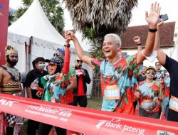 Jelang Borobudur Marathon, Ganjar dan Istri Ikut Friendship Run di Makassar