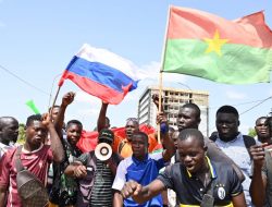 Saat Bendera Rusia Berkibar Saat Rusuh Kudeta Burkina Faso