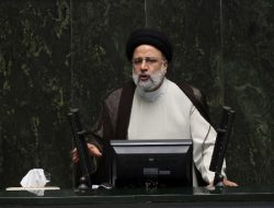 Marah Disamakan dengan Lalat, Pedemo Teriaki Presiden Iran
