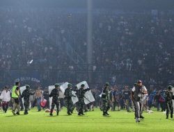 Pengakuan Aremania: Penonton Masuk ke Lapangan Ingin Memberi Semangat Pemain