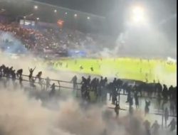 Tembakan Gas Air Mata di Kerusuhan Stadion Kanjuruhan Jadi Sorotan, Netizen: Sudah Dilarang 3 Tahun Lalu!