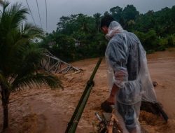 Jembatan Cimanyak Lebak Roboh Diterjang Banjir, 4 Desa Terisolasi