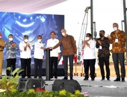Momen Jokowi Groundbreaking Pabrik Pipa di Batang