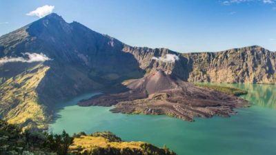 Suguhkan Keindahan Alam Sekitar Gunung Rinjani, Lombok Jadi Tuan Rumah Kejuaraan Triatlon Tingkat Dunia