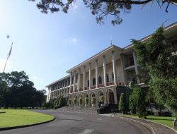 Bikin Nyaman Tamu, Mahasiswa UGM Rancang Robot Disinfeksi untuk Hotel