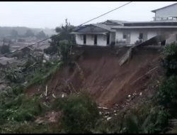 Tebing 15 Meter di Bogor Longsor, 5 Orang Tertimbun