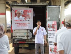 Ratusan Paket Bansos Disebar ke Sopir Truk di Jakarta Timur