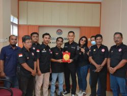Polda Kepri Terima Plakat Penghargaan dari Forum Pers Independent Indonesia Kepulauan Riau