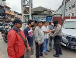 Polsek Lubuk Baja Kembali  melaksanakan Baksos Kepada Masyarakat  Kurang Mampu yang Terdampak Pasca Kenaikan Harga BBM di Pangkalan Ojek Depan Centre Point