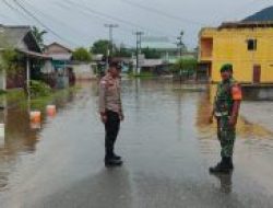 Bhabinkamtibmas Brigadir Mudianto monitoring dan patroli pengecekan daerah Rawan Banjir