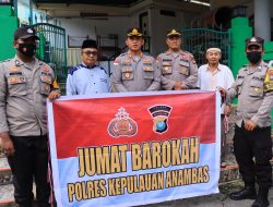 Jumat Berkah Di Masjid Jamik Kapolres Kepulauan Anambas Turun Langsung Untuk Mendistribusikan Bantuan