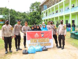 Menyambangi Pondok Pesantren Khaira Umma Kapolres Bagikan Jumat Berkah