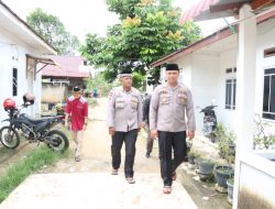 Kapolres Karimun Bersama Sat Binmas Sambangi Masyarakat Yang Membutuhkan Bantuan