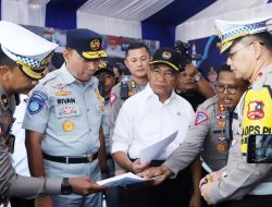 Menko PMK, Kakorlantas Polri dan Dirut Jasa Raharja Gelar Pelepasan Mudik Balik One Way di Gerbang Tol Kalikangkung