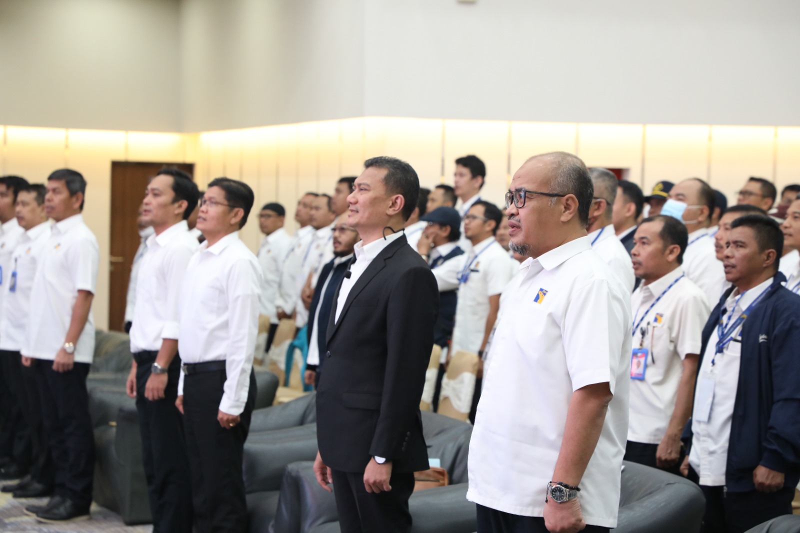 Sebanyak 300 pegawai BP Batam dan 20 anggota Persatuan Istri Karyawan BP Batam (PIKORI BP Batam) mengikuti Diklat ESQ Character Building, di Ruang Balairungsari, (4/4/23). (hms)
