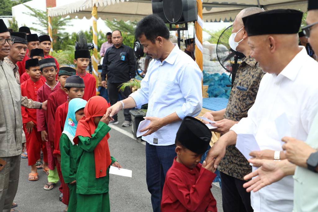 Berkah Ramadhan, BP Batam Bagikan 1500 Paket Bingkisan dan Santunan (Foto : hms)