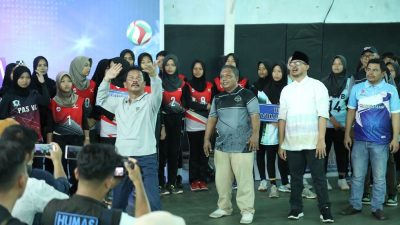 Kepala BP Batam, Muhammad Rudi membuka kejuaraan bola voli, Liga Forviba 2023 di GOR Raja Jafar, Tiban Indah, Sabtu (13/5/2023). (hms)