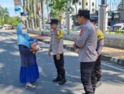 Polsek Batu Ampar terus Berbagi Bantuan Sosial Kepada Masyarakat di wilayah Kecamatan Batu Ampar