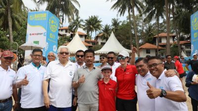 Kepala BP Batam, Muhammad Rudi, bersama CEO Citramas Group, Kris Taenar Wiluan, saat menghadiri event Batam Triathlon 2023 di Nongsa Point Marina (Foto : hms)