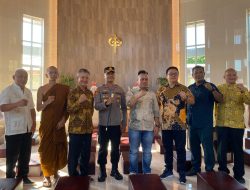 Kapolres Lingga Menghadiri Perayaan Tri Suci Waisak 2567 BE / 2023 di Vihara Buddha Maitreya Kabupaten Lingga