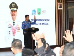Bangkitkan Indonesia Emas Gemar Olahraga, Pemko Batam Serahkan Bantuan Alat Olahraga Kepada Pemuda Kota Batam