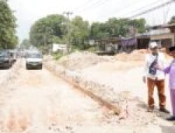 Agar Cepat Rampung, Jefridin Tinjau Kondisi Jalan Tiban Satu Yang Tengah Diperbaiki