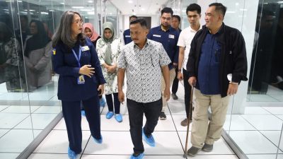 Bupati Situbondo, Karna Suswandi, mengunjungi Pusat Data dan Sistem Informasi (PDSI) BP Batam (Foto : hms)