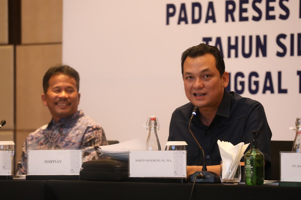 Muhammad Rudi menyampaikan progres pengembangan infrastruktur Batam dalam kunjungan kerja Komisi VI DPR RI (Foto : hms)