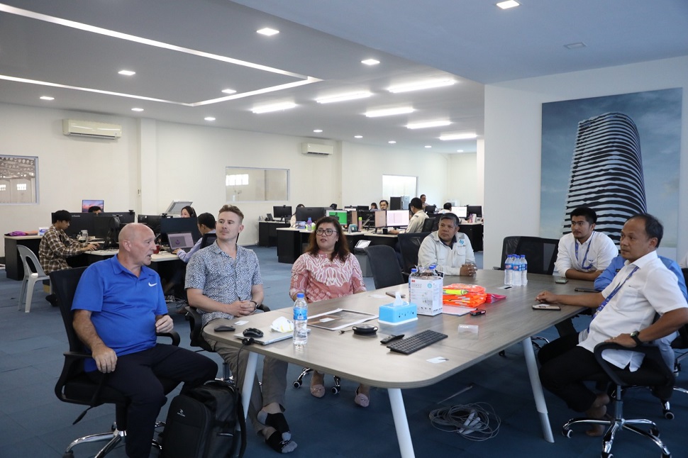 Kepala Biro Humas, Promosi dan Protokol Ariastuty Sirait sata berkunjung ke salah satu PMA asal Australia yang bersiap melakukan perluasan usaha dengan membangun 1 building lagi di Batam (foto : hms)